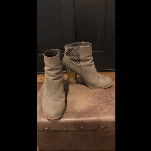 “Call it spring” women’s Grey/brown half boots with mesh leather siding size 8 - Picture 7 of 14